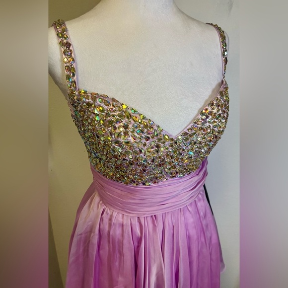 La Femme Be-Jewelled Lavender Dress Floaty Hemline Sweetheart Neckline 
Size 4 - Picture 5 of 8